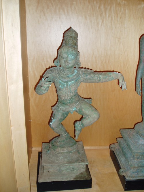 This image of the Sambandar shows it in Kapoor's gallery before restoration. 